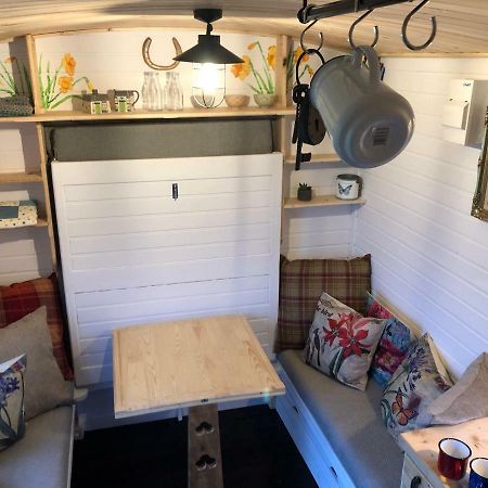 Clydesdale Shepherds Hut Hotel Belfast Exterior photo