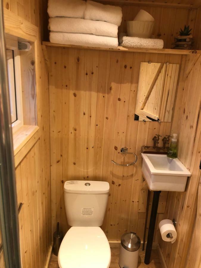 Clydesdale Shepherds Hut Hotel Belfast Exterior photo