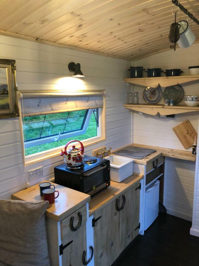 Clydesdale Shepherds Hut Hotel Belfast Exterior photo